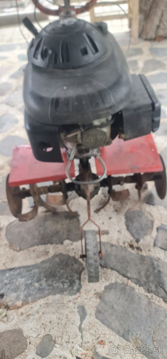 Motorový štvor taktový kultivátor. - 9