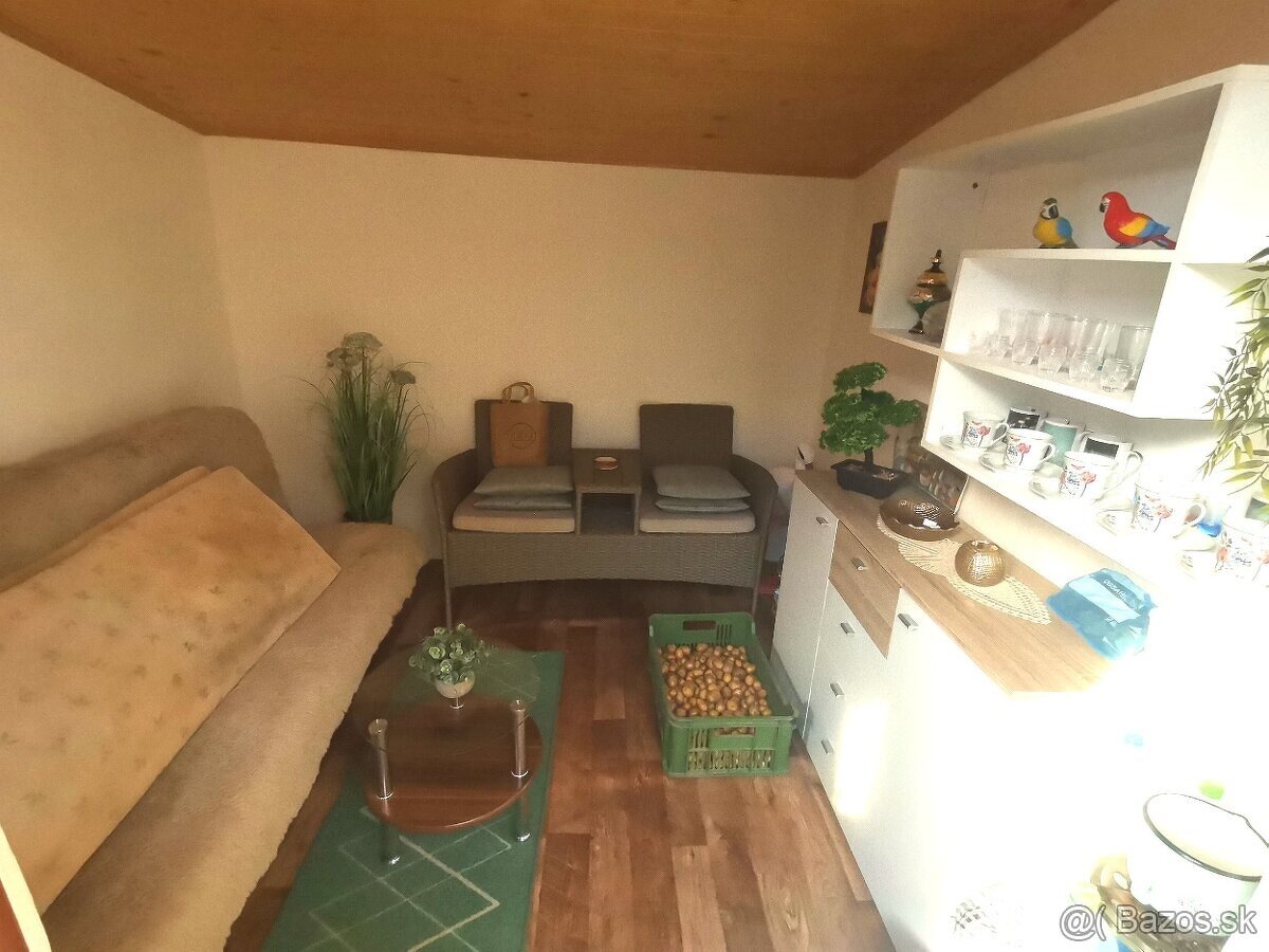 Predaj, murovaná chatka s altánkom - 9