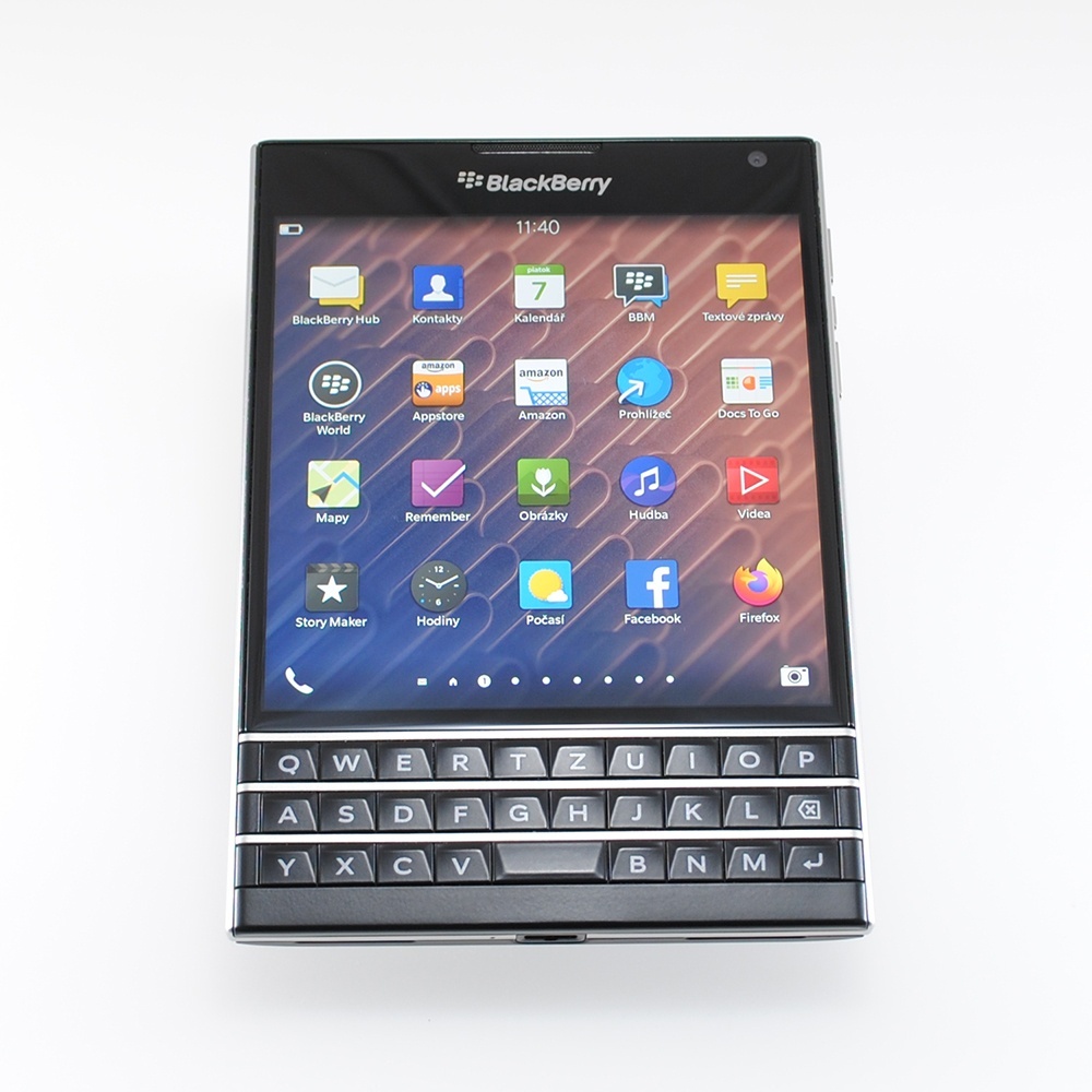 BlackBerry Passport - 9