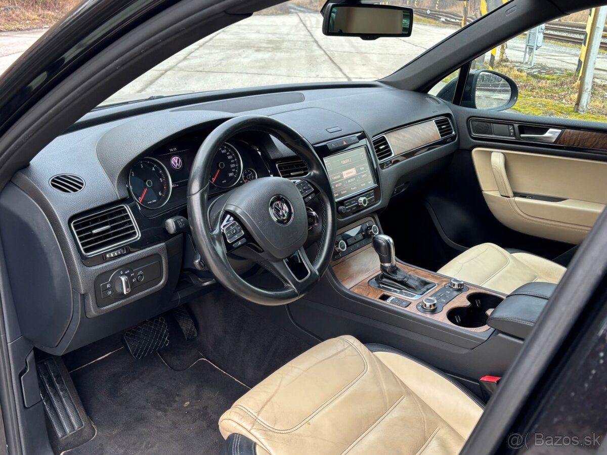 Volkswagen Touareg 3.0TDI Exclusive - 9
