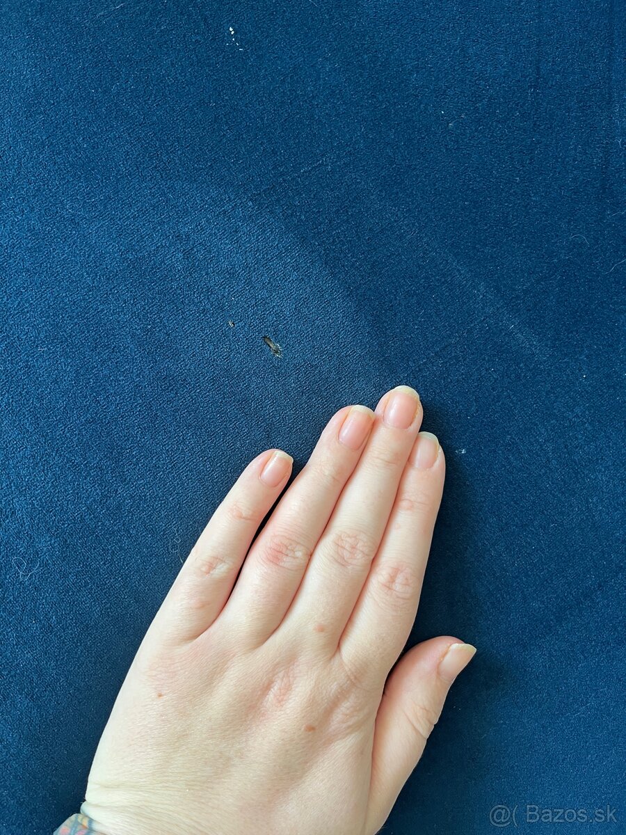 Zamatový modrý gauč - 9