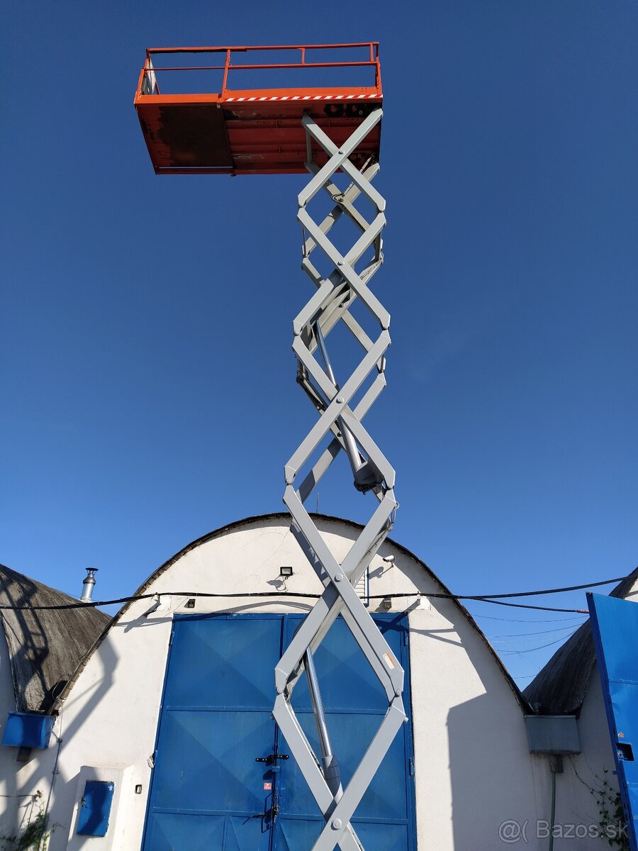 NOŽNICOVÁ PRACOVNÁ PLOŠINA 11.7m - 9