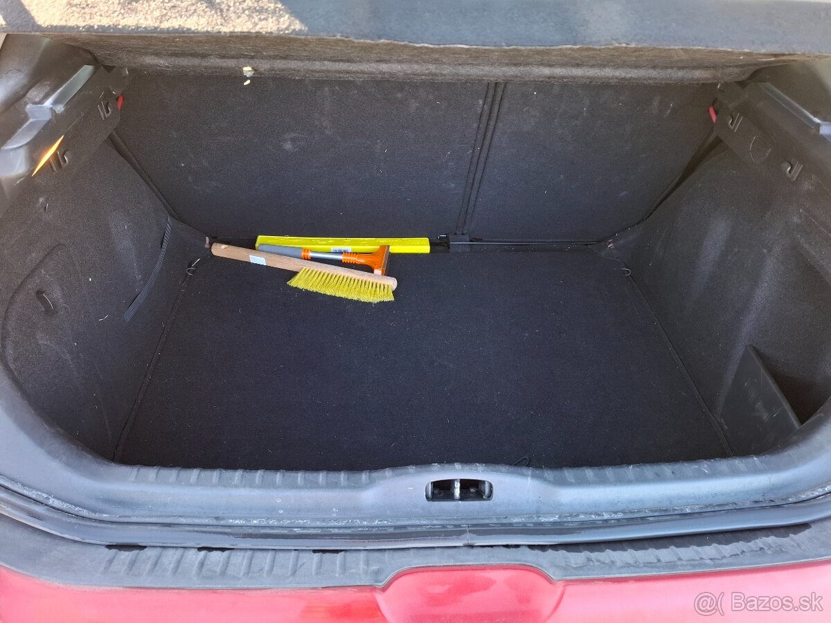 Peugeot 308 1.4 16v 72kw Klima Model 2012 - 9