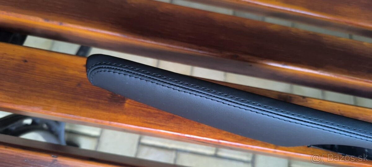 BMW E92 M3 laktová opierka - 9