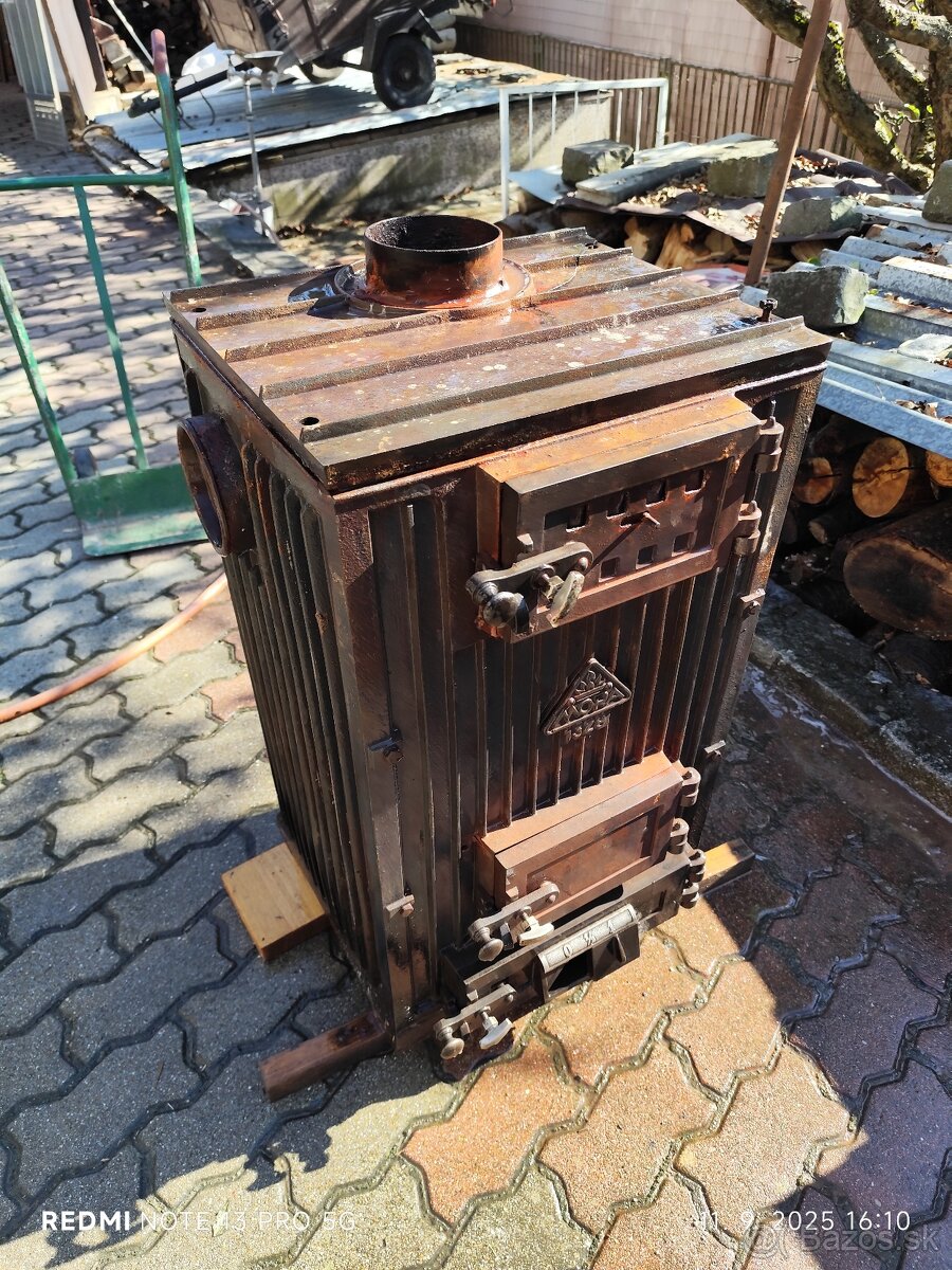 Predám krásne funkčné staré liatinové kachle MORA 1329, cena - 9
