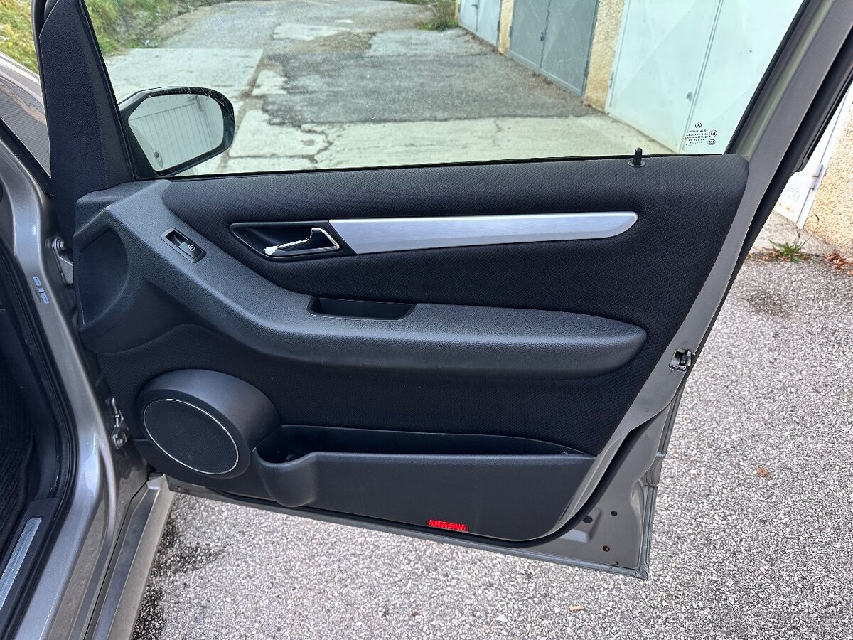 MERCEDES-BENZ B200CDI 2.0 NAFTA 103kw Manuál 6st. r.v. 2007 - 9