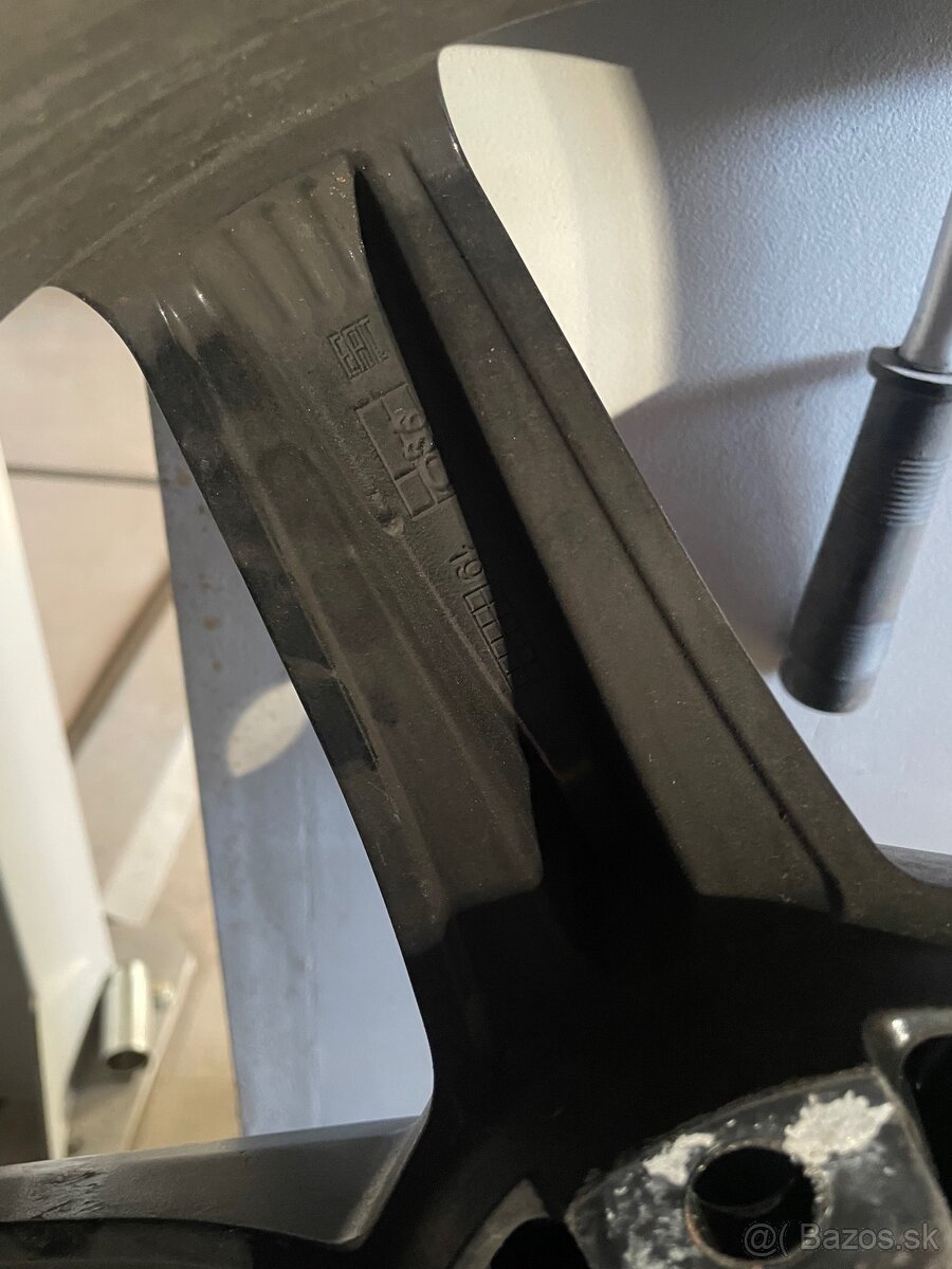 Predám disky 5x120r18 s gumámi 245/45/r18 100V BRIGSTONE - 9