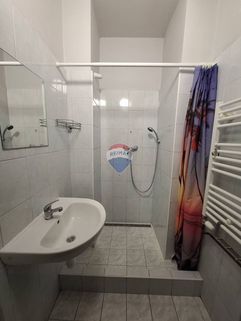 RE/MAX | Veľké zníženie ceny zabehnutej ubytovne v Galante – - 9