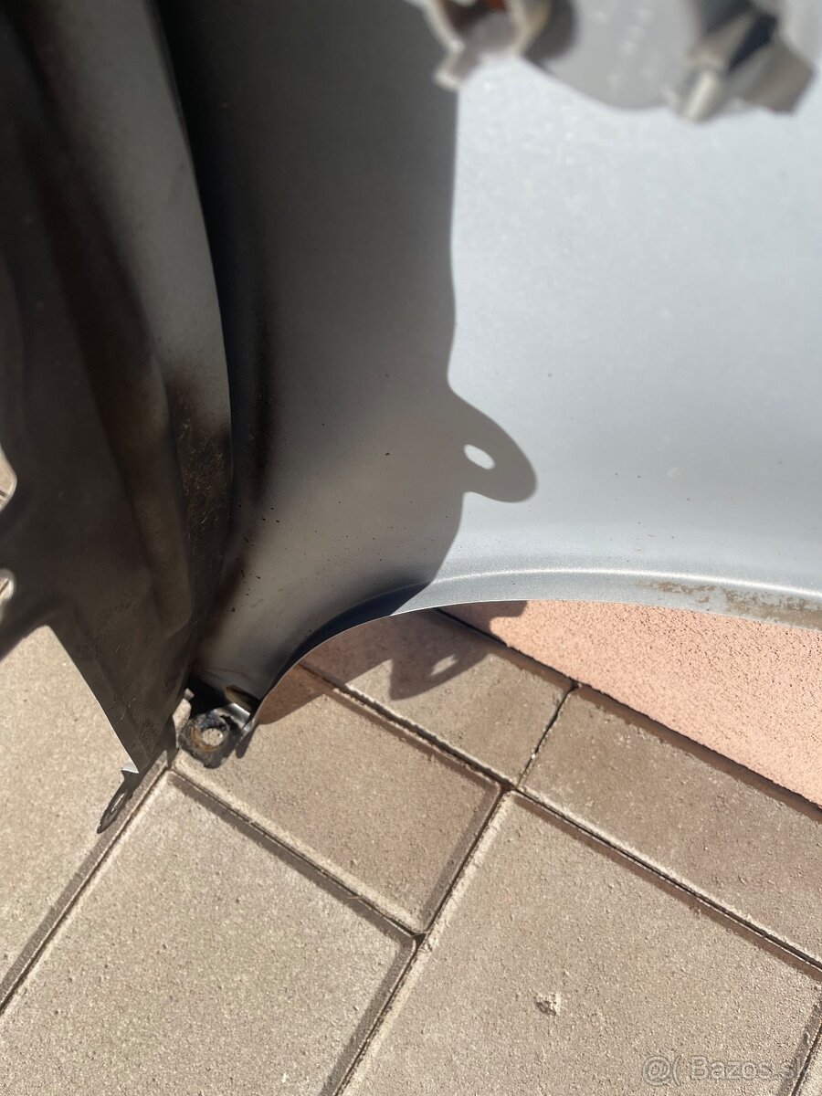 Predný blatnik VW Golf 4 LB7Z - 9