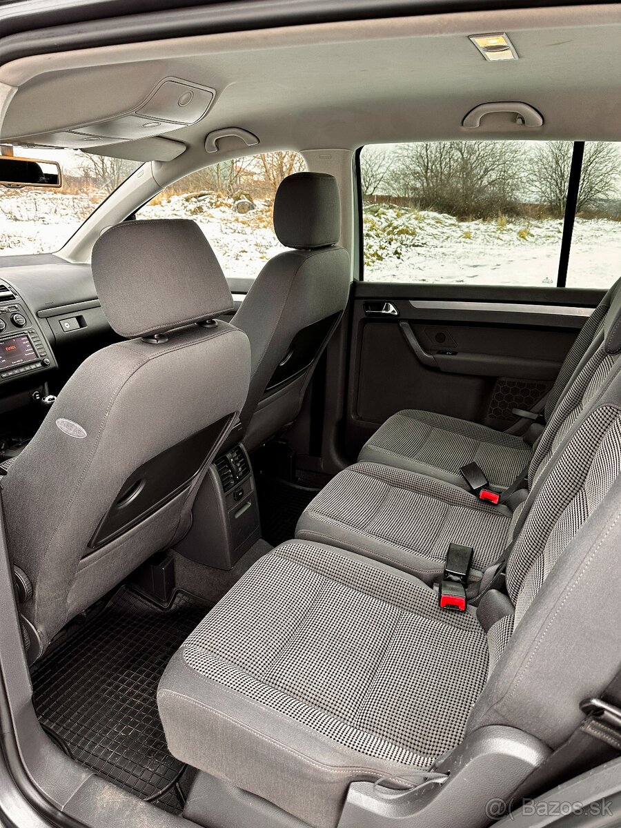 VW Touran 1T1 2.0 TDi 16V Highline - 9