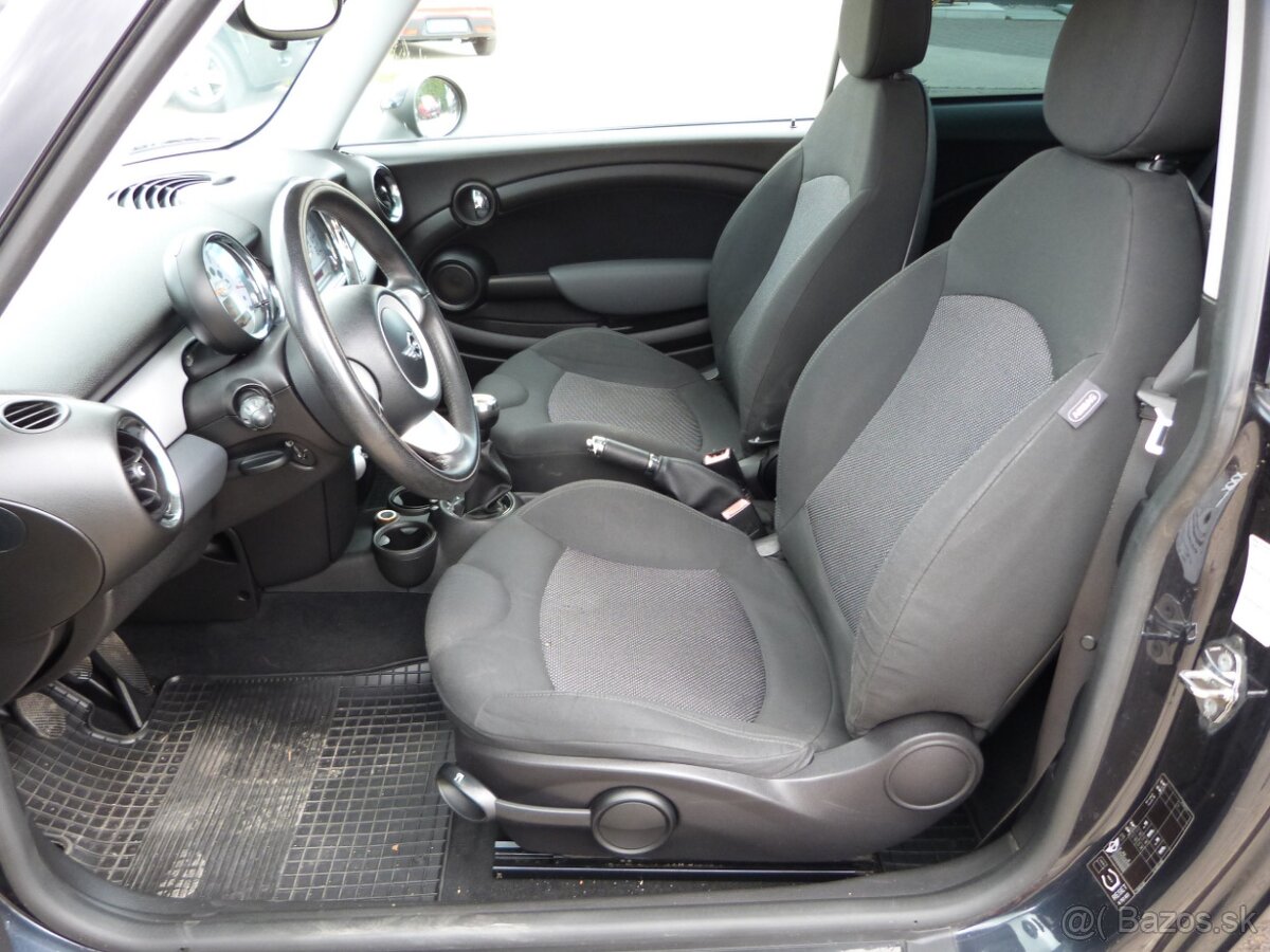 Mini One 1,4i 70kW M6 panoráma - 9