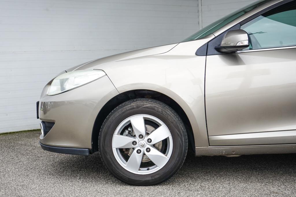 100- RENAULT Fluence 2010 benzín 1.6i 81kw - 9