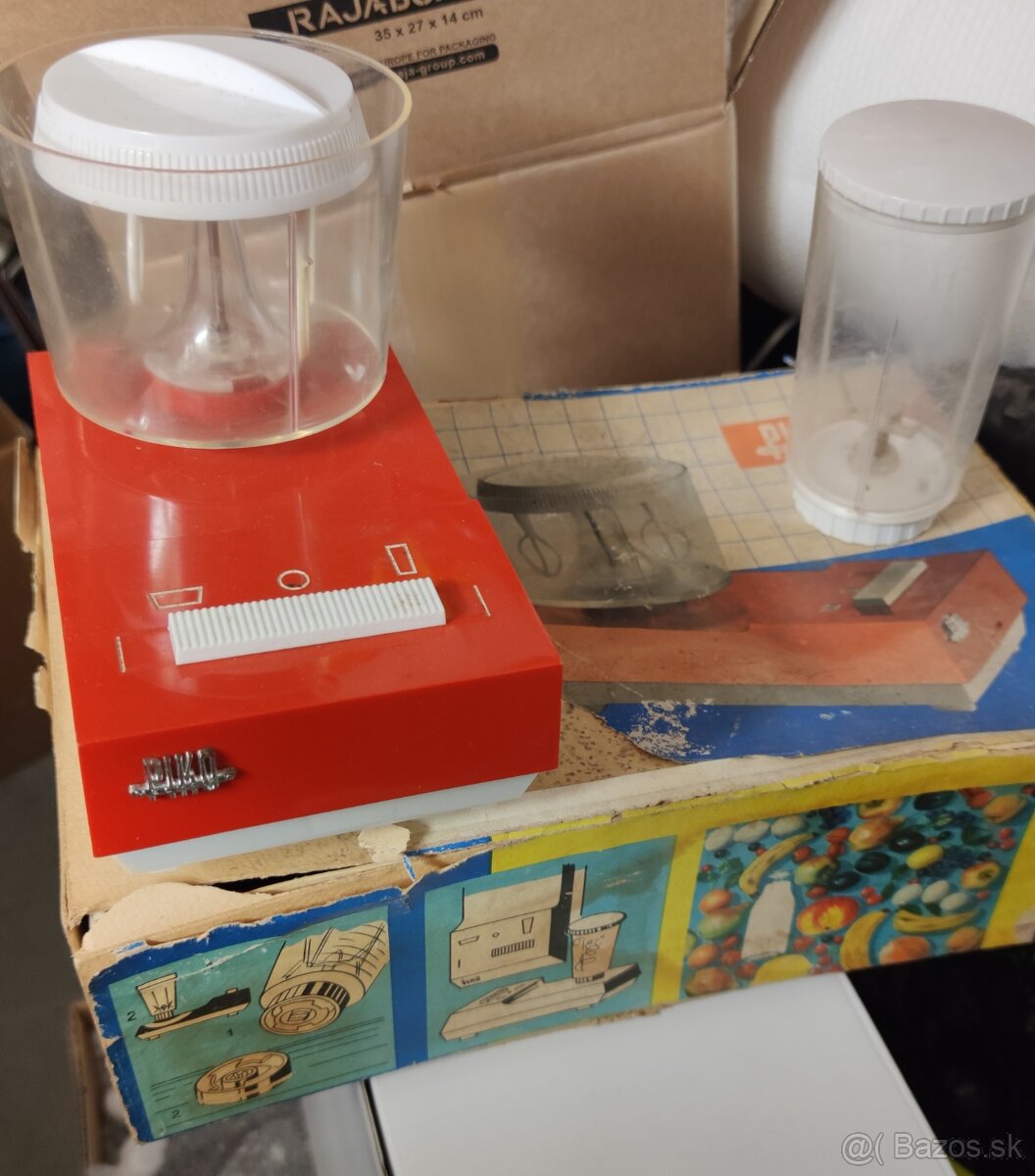 Retro staré hračky - autíčka, stolní hry, dětské pistolky - 9