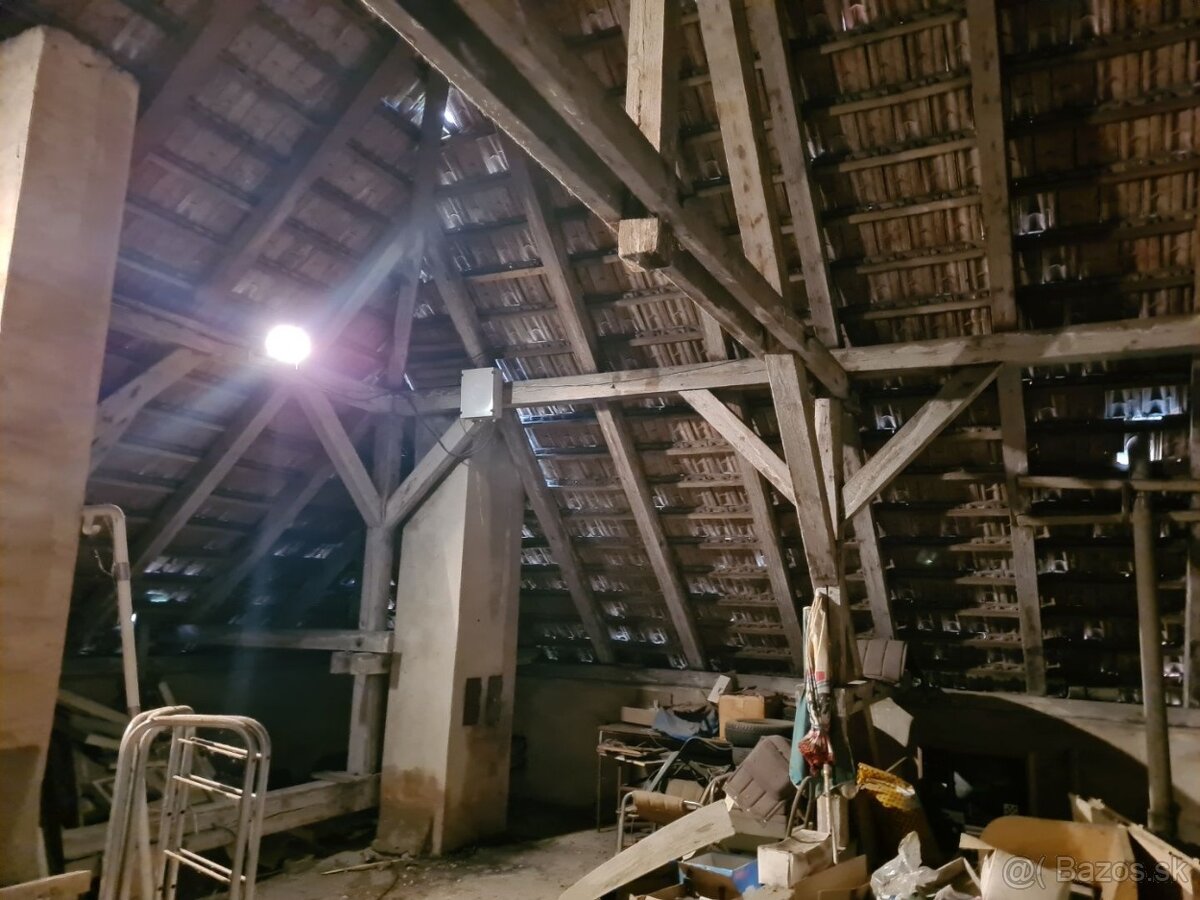 Dom - bývalá obecná škola na myjavských kopaniciach - 9