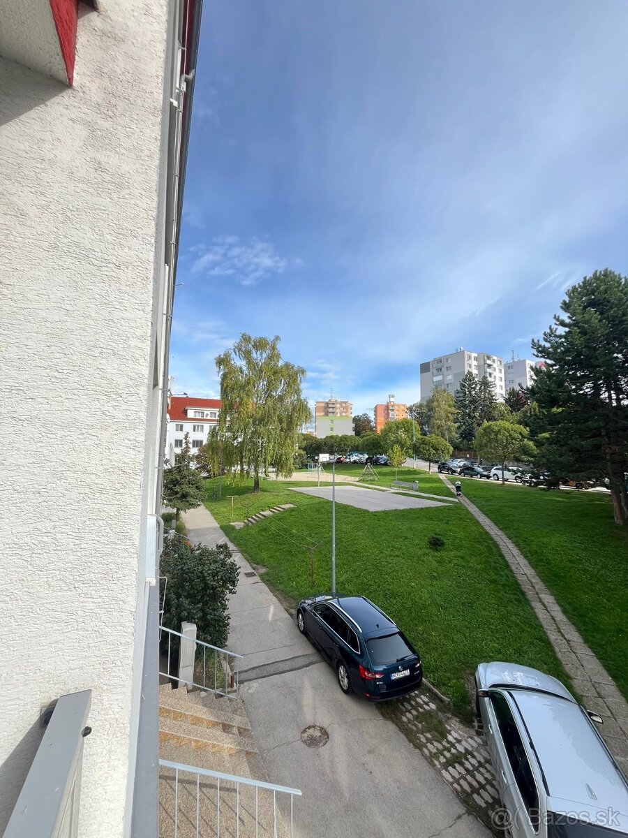 3-izbový byt (65 m²) s balkónom – HLOHOVEC- voľný ihneď - 9