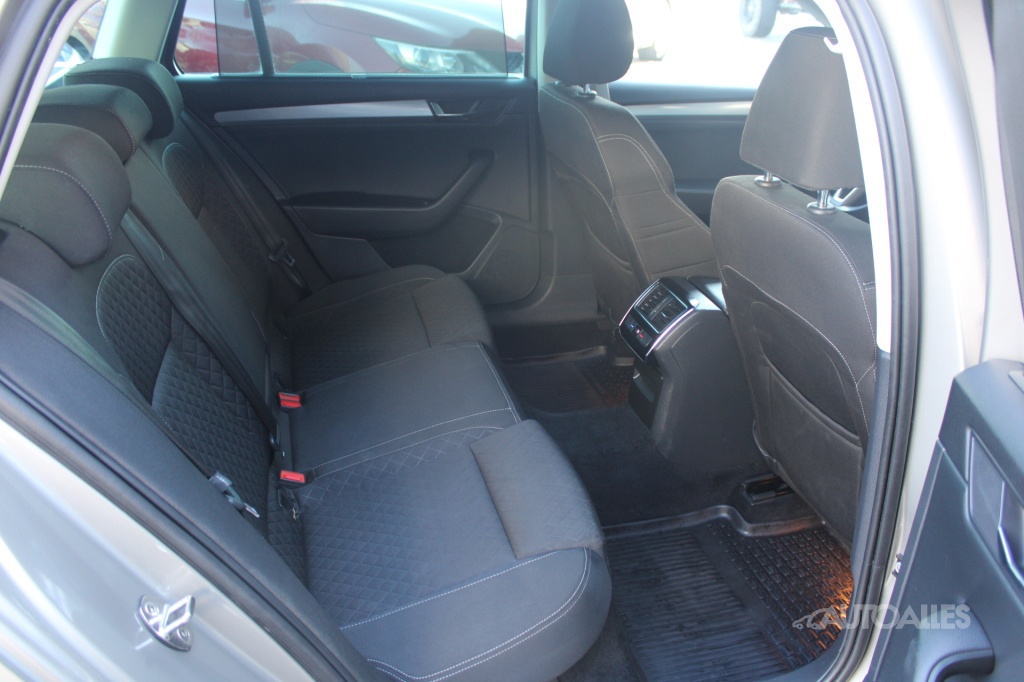 Škoda Superb Combi 2,0 TDi DSG 140 kW 4x4 STYLE, ODPOČET DPH - 9