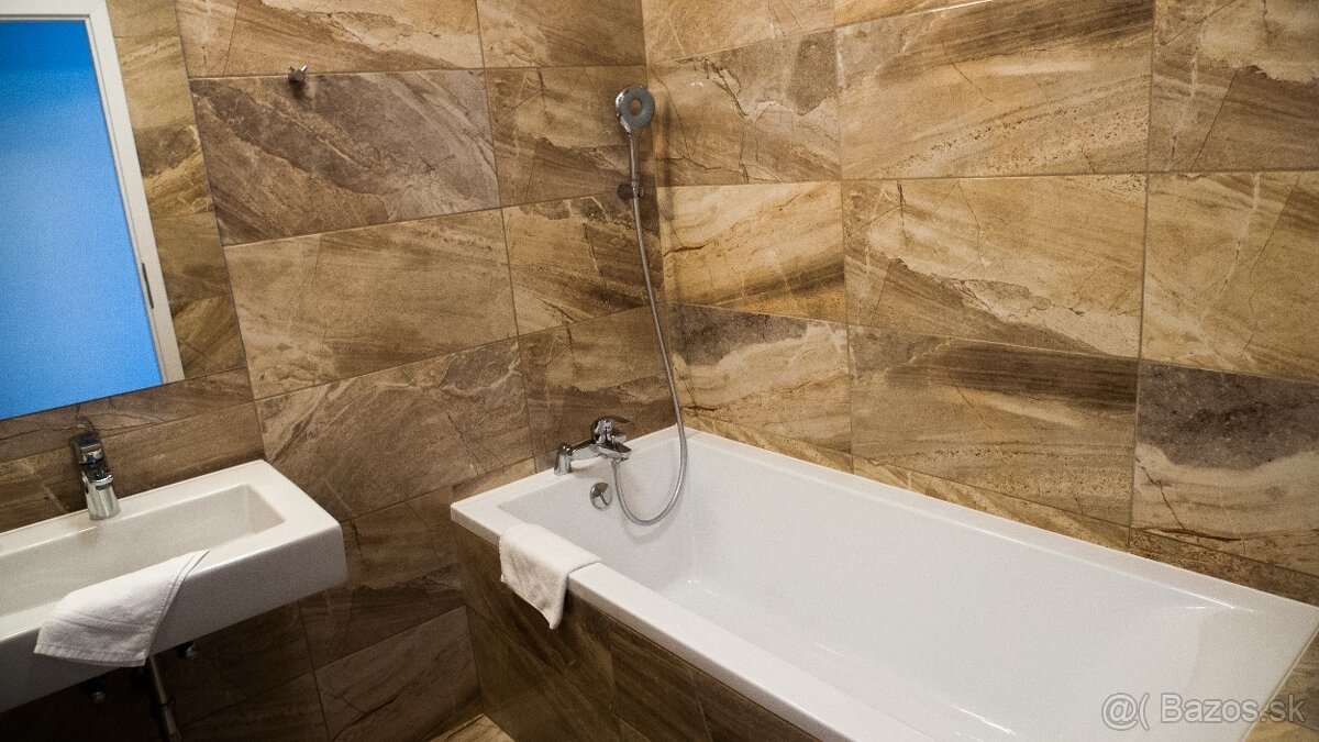 🏢 Na predaj: Apartmánové poschodie – centrum Komárna - 9