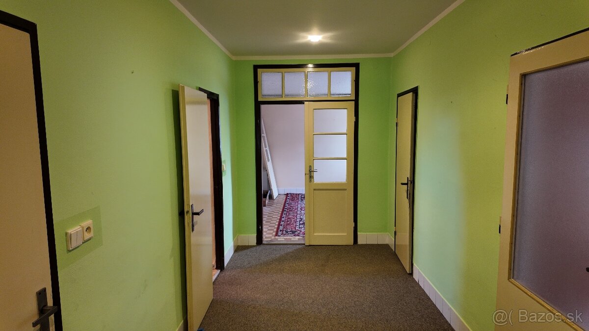 Rodinný dom s možnosťou prerábania v Bake - 9