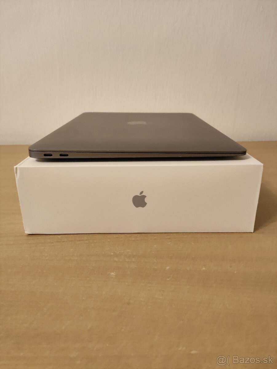 MacBook Air 2020 | i7 • 8GB • 256GB - 9