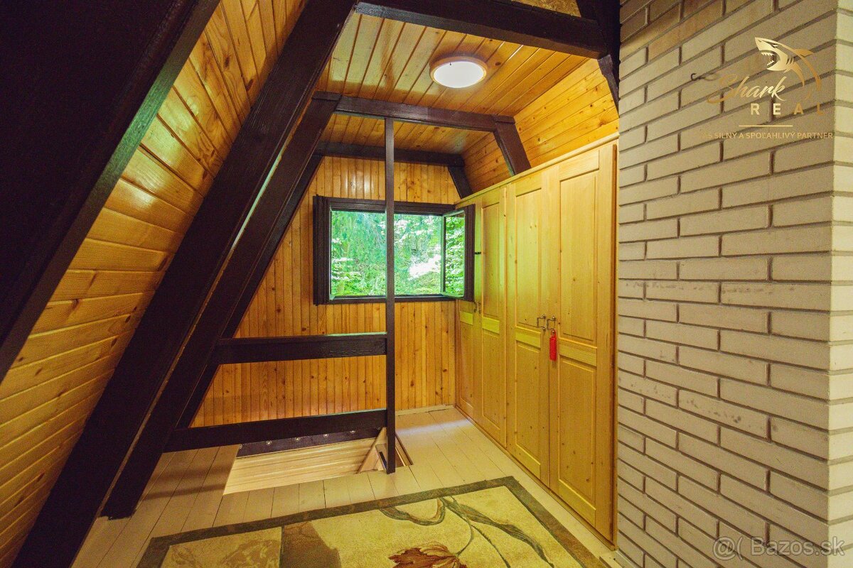 REZERVOVANÉ Čarovná chata uprostred prírody s tečúcim poto - 9