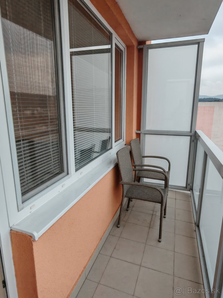 Garsónka s balkónom, Sihoť - 9