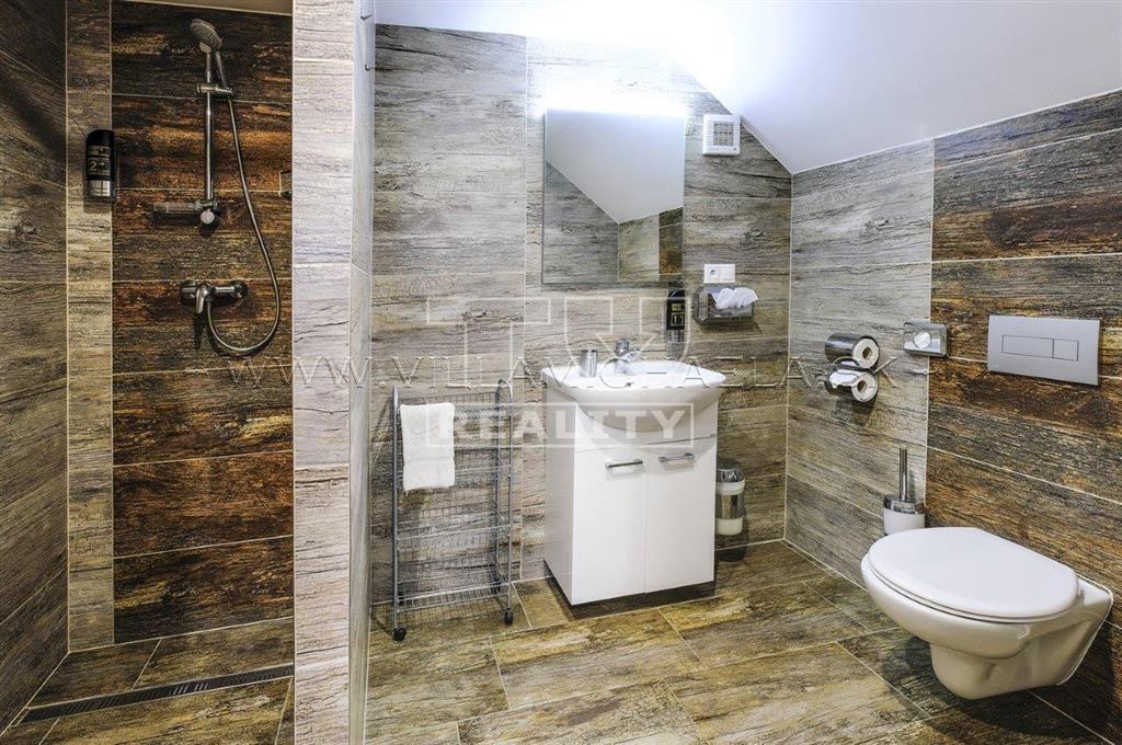 NA PREDAJ PRVOTRIEDNY ZABEHNUTÝ PENZIÓN + REKREAČNÝ DOM ... - 9