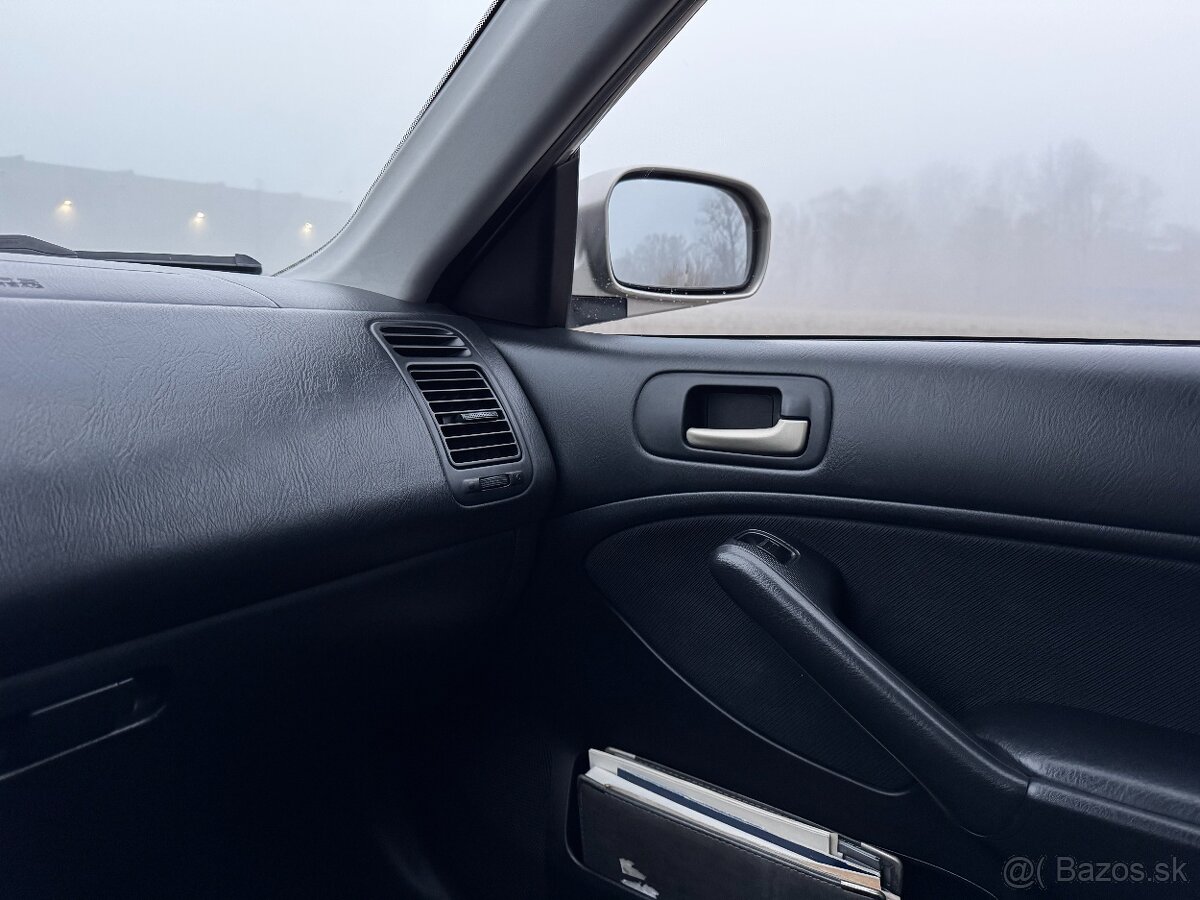 HONDA CIVIC 1.6 VTEC / garážovaná - 9