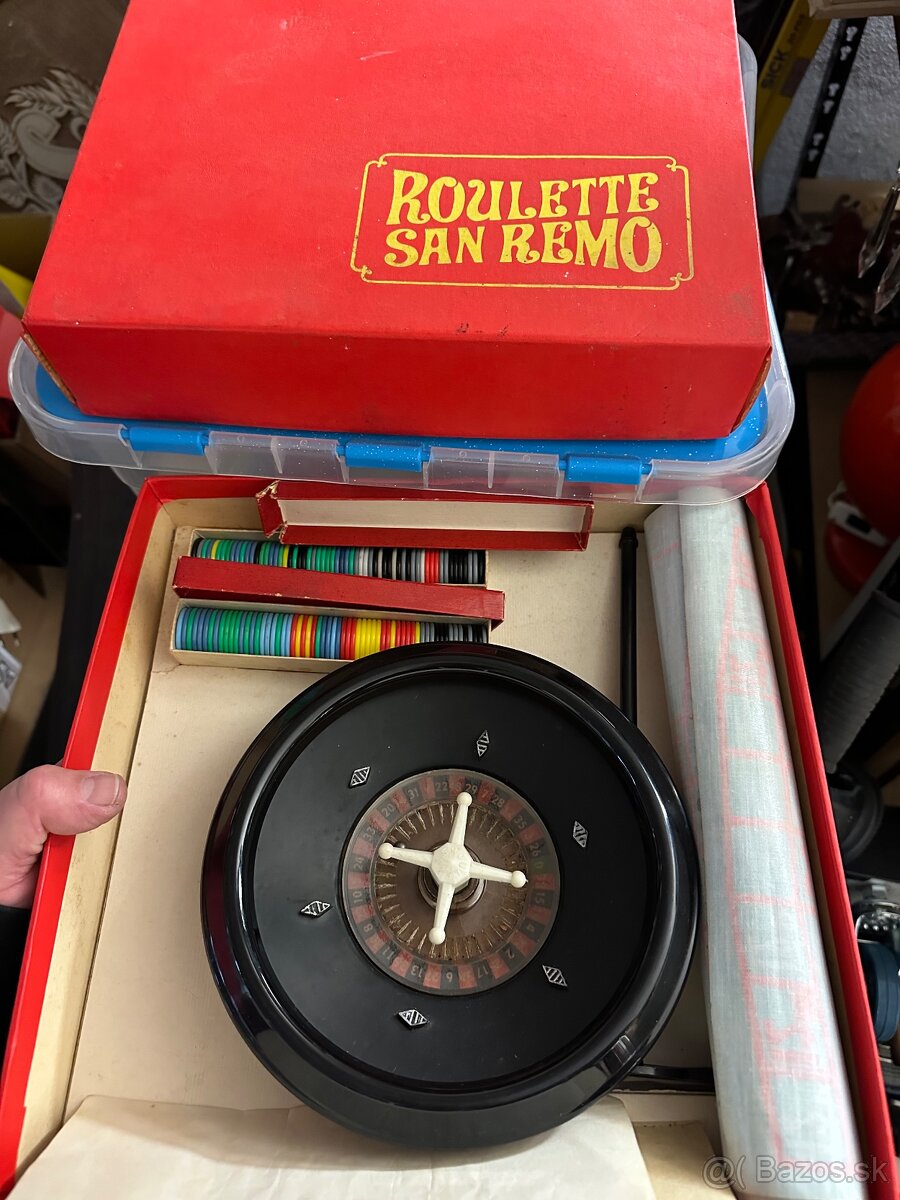 Retro dětský kočárek a hračky - 9