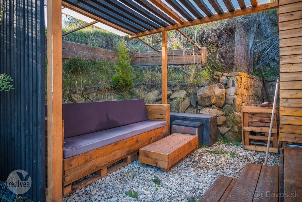 Stavebný pozemok so základovou doskou a moderným domčekom - 9