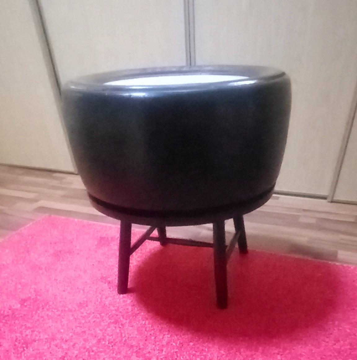 Stôl z pneumatiky formule 3000 - 9