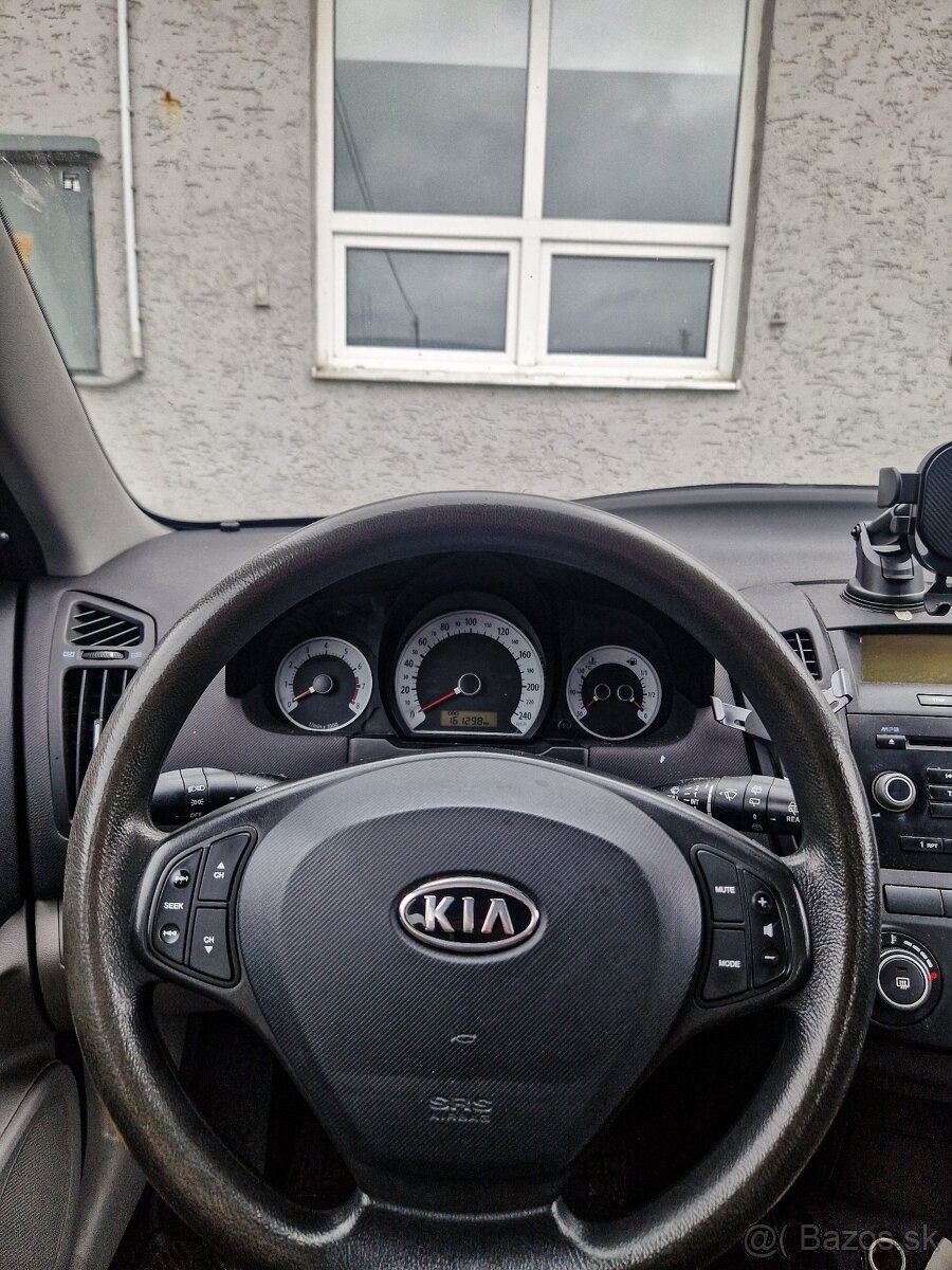 Kia Ceed 1.4 benzín - 9