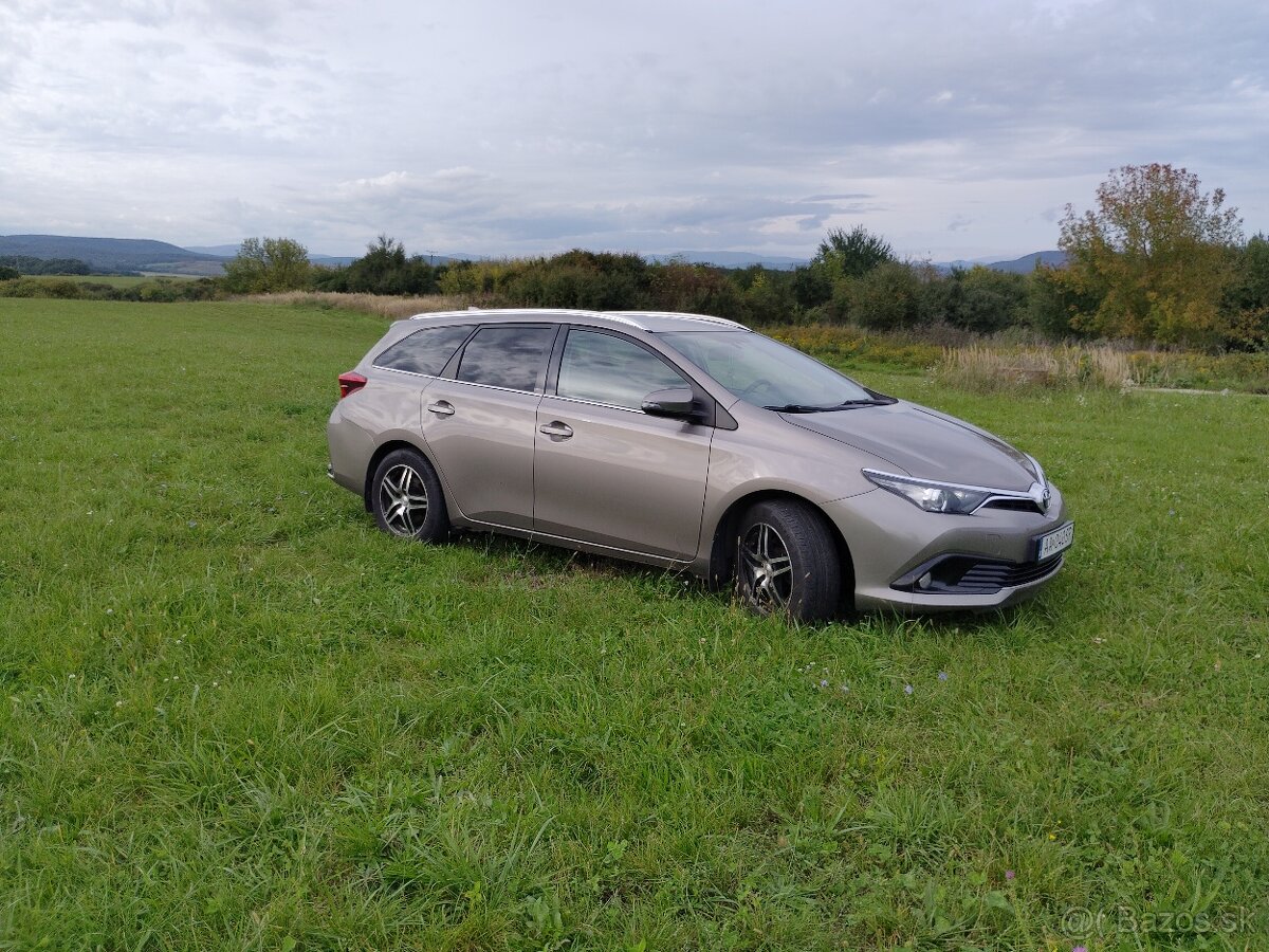 Toyota Auris Touring Sports - 9