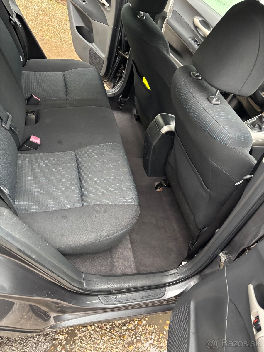 Toyota Auris 1.6 benzín 91kw - 9
