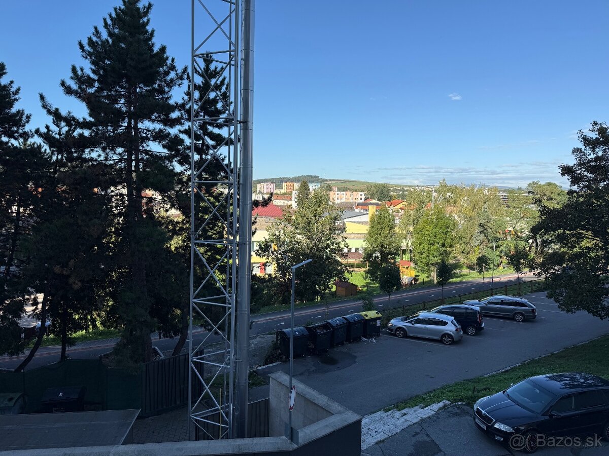 Garsónka s balkónom - centrum mesta - 9