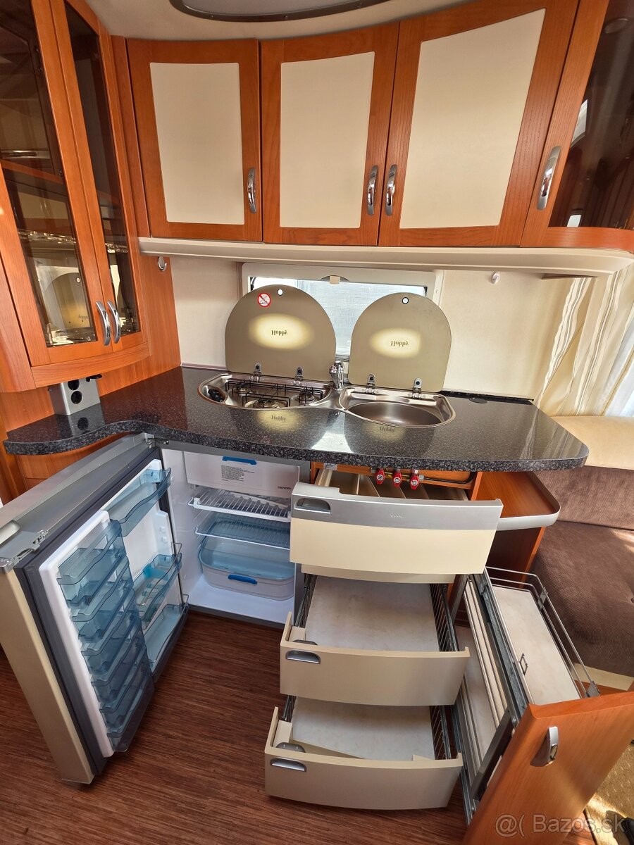 Obytný príves Hobby 560 WLU PRESTIGE - predstan - 9