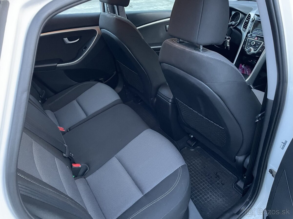 Hyundai i30 1,6 CRDI 2015 Hatchback - 9