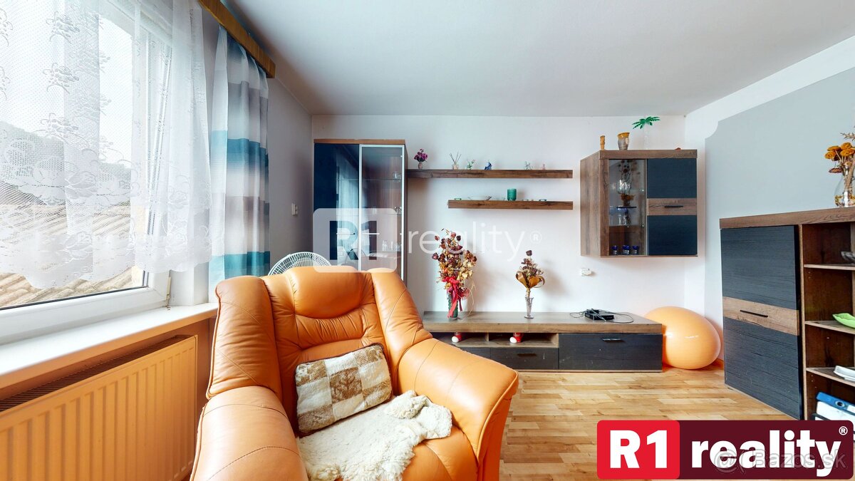 Rodinný dom s veľkým pozemkom 1779 m2 / Vaďovce pri Starej T - 9