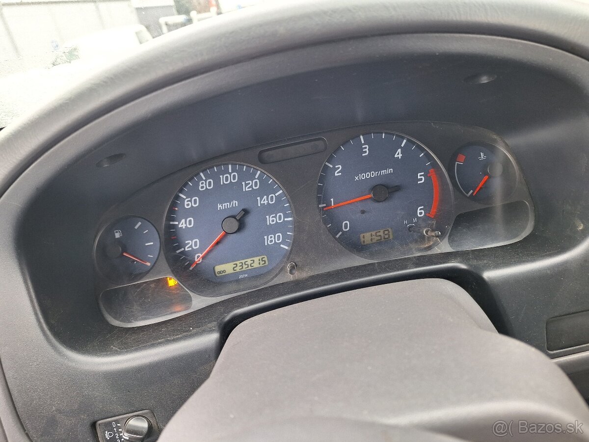 NISSAN NAVARA 2,5TD 4X4 KLÍMA ŤAŽNÉ 2006 ROK - 9