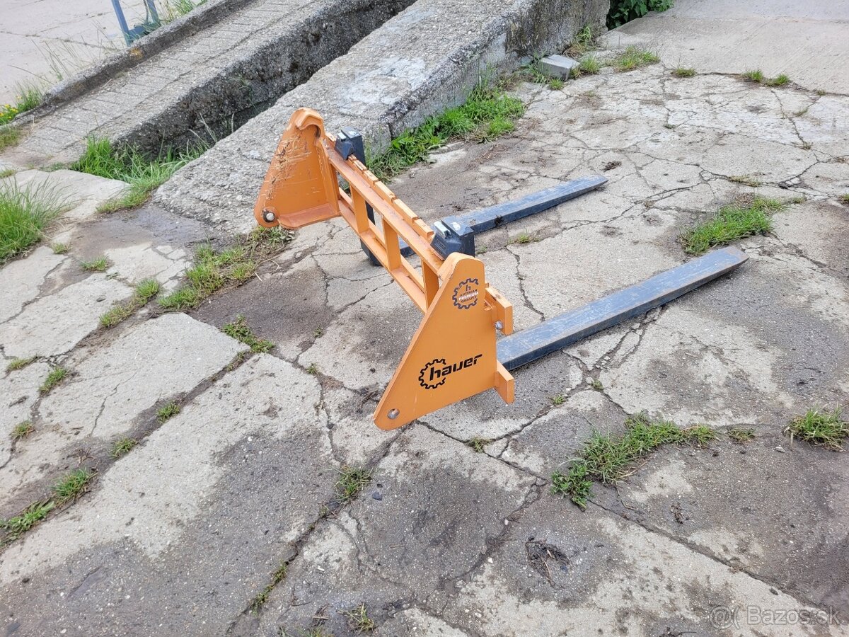 Traktor s čelním nakladačem - 9