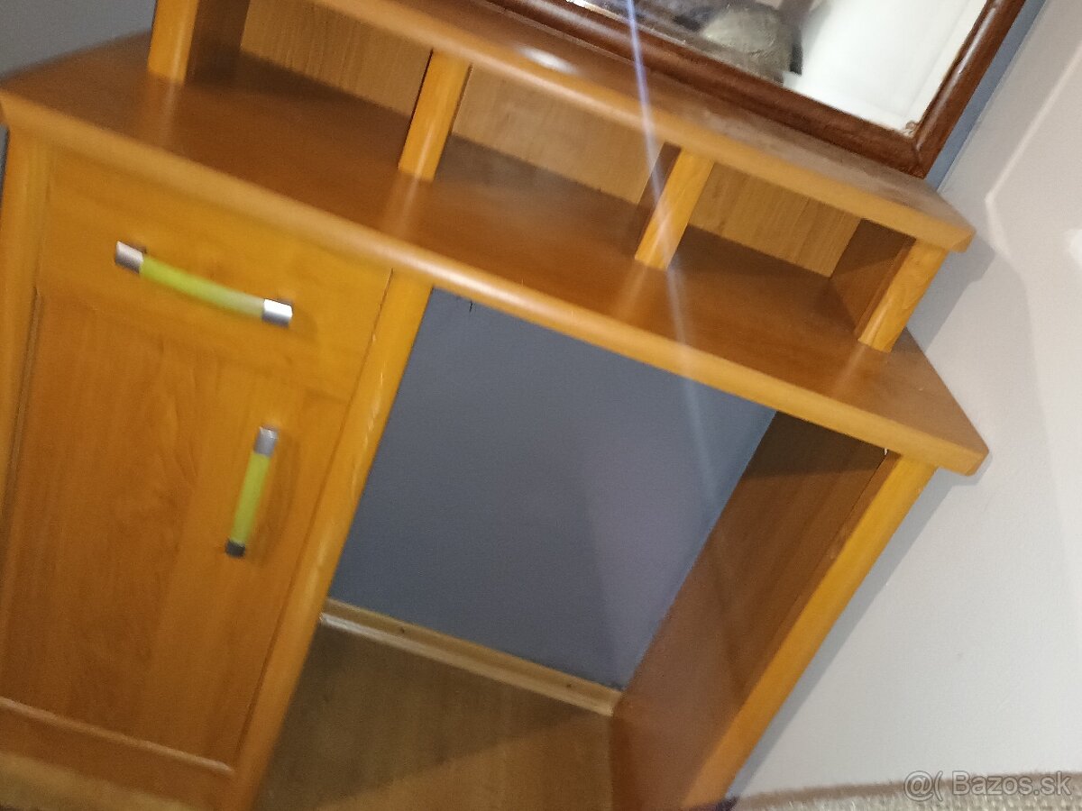 Kozmeticky stolik - 9