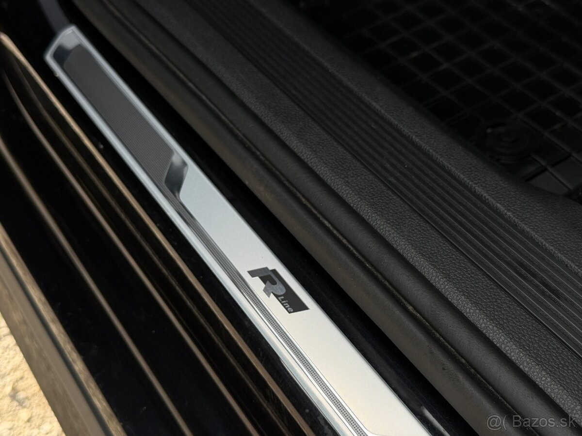 VW Touran R-Line, 7 místný DSG - 9