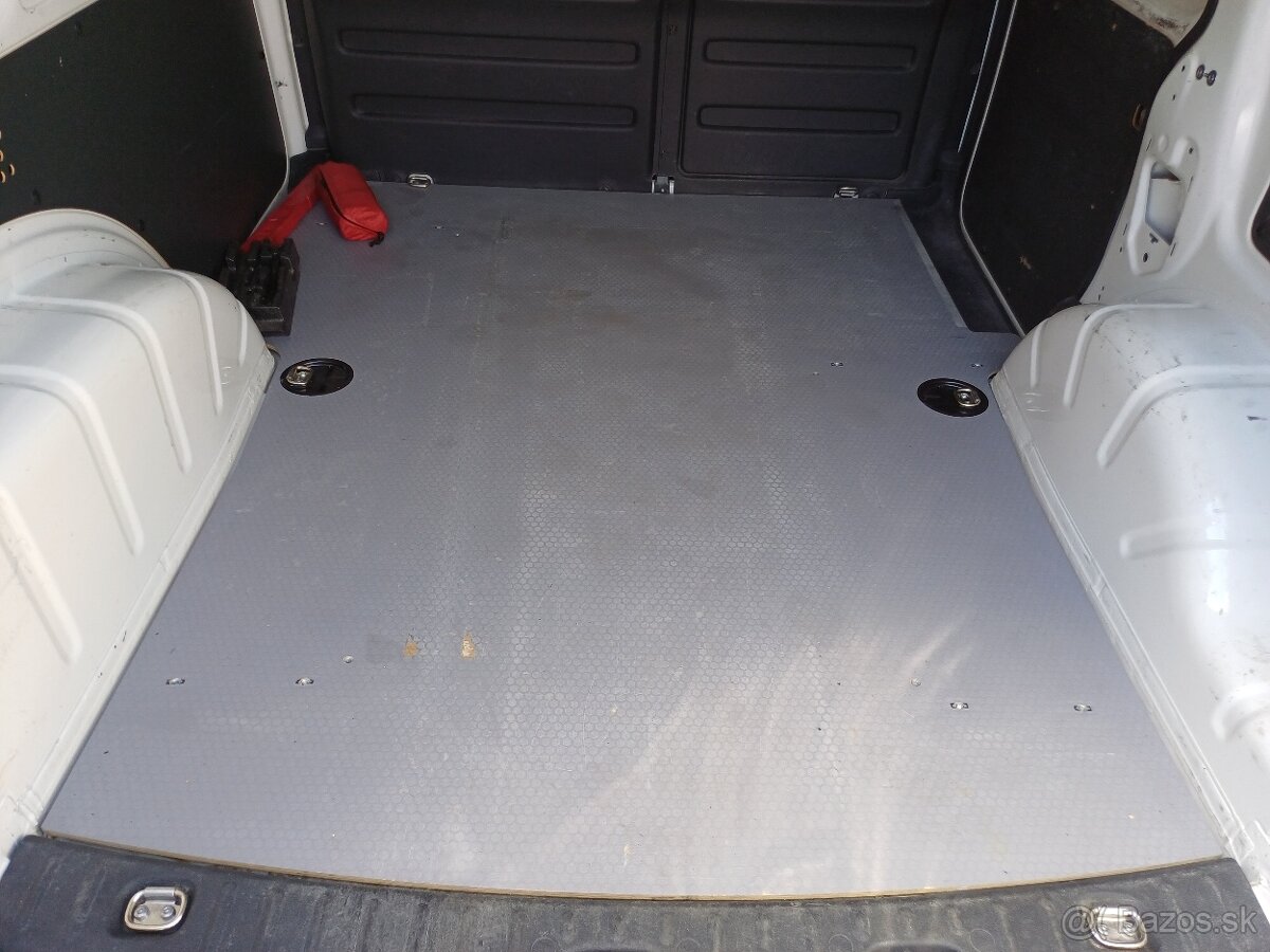 Predám VW Caddy 2.0TDI CR, 75Kw,rok výroby 2018,najazdených - 9