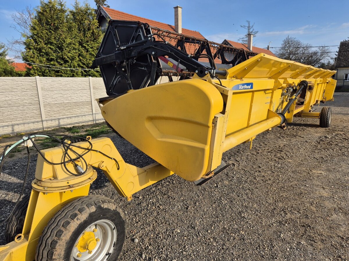 Kombajn New Holland CR9080 - 9