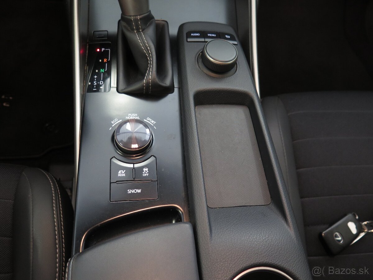 Lexus IS 300h klima, kamera, DPH, - 9