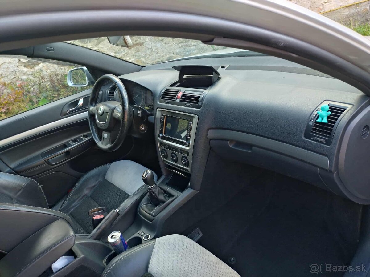 Škoda Octavia 2 facelift interiér RS ZACHOVALÝ nova stk a EK - 9