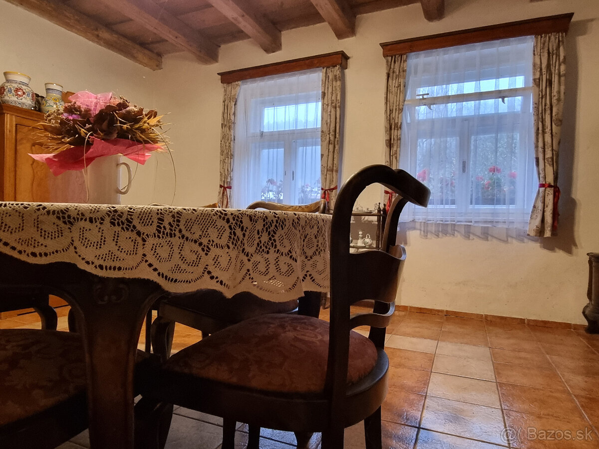 RODINNÝ a HOSŤOVSKÝ DOM,STODOLA a POZEMOK 2924m2 HRÁDOK NMNV - 9