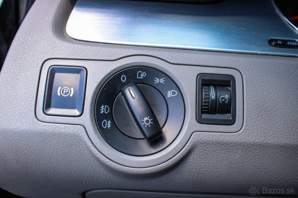 Volkswagen Passat Variant 2.0 FSI Highline - 9