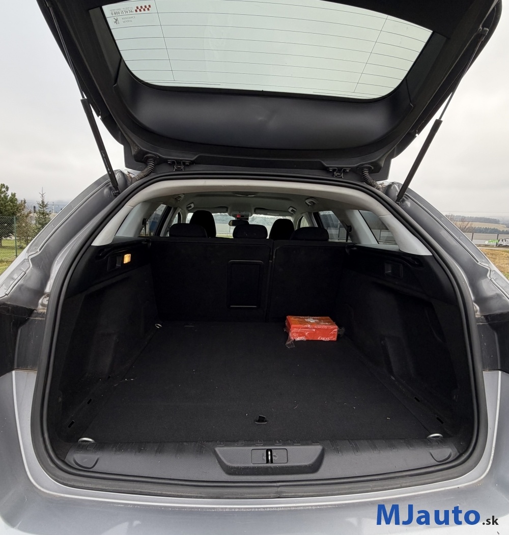 Peugeot 308 1.2i Možná výmena/leasing/úver - 9