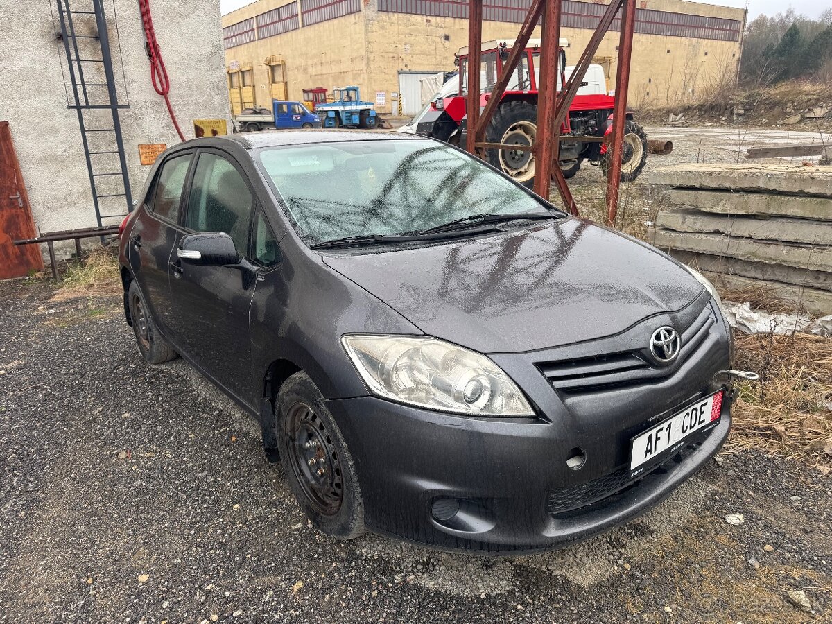 Toyota auris 2010 - 9