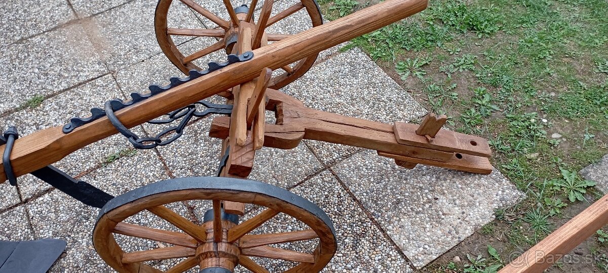 Starý drevený konský pluh 7 - 9